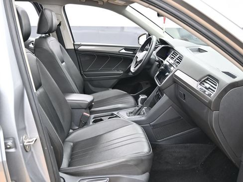 Used 2022 Volkswagen Tiguan SE FWD image 40