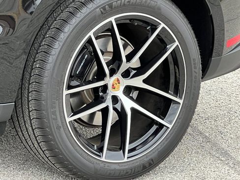 Used 2025 Porsche Macan image 13