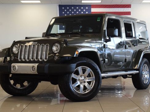 Used 2015 Jeep Wrangler Unlimited Sahara w/ Dual Top Group AWD/4WD image 3