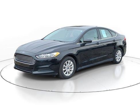 Used 2015 Ford Fusion S image 2