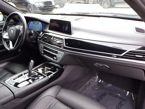 Used 2018 BMW 750i xDrive AWD/4WD image 18