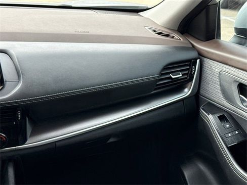 Certified 2021 Nissan Rogue SV image 17