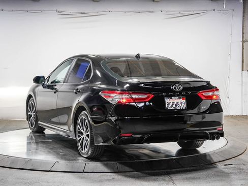 Certified 2019 Toyota Camry SE FWD image 2