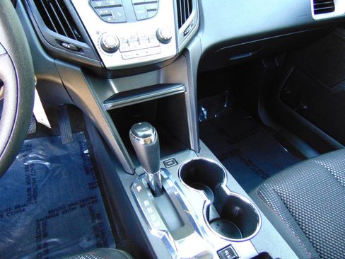 Used 2017 Chevrolet Equinox LS image 24