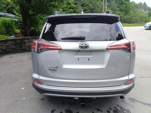 Used 2018 Toyota RAV4 XLE AWD/4WD image 9