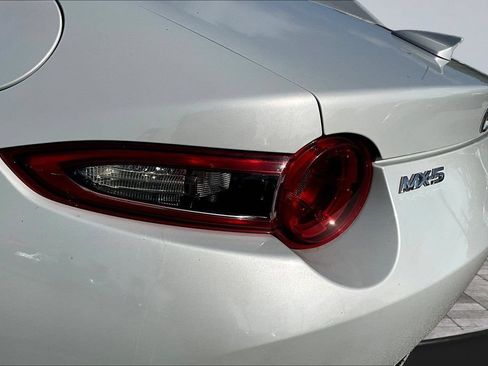 Used 2017 MAZDA MX-5 Miata RF Grand Touring RWD image 22