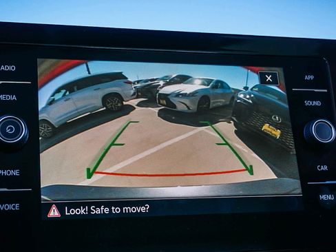 Used 2025 Volkswagen Jetta SE image 23