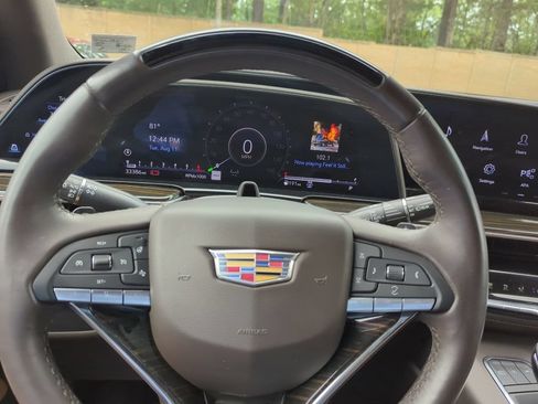 Used 2023 Cadillac Escalade Premium Luxury AWD/4WD image 15