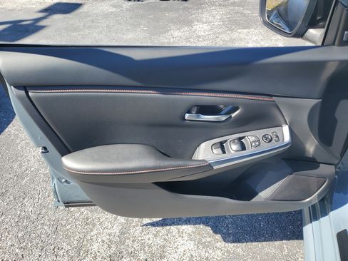 Certified 2025 Nissan Sentra SR image 9