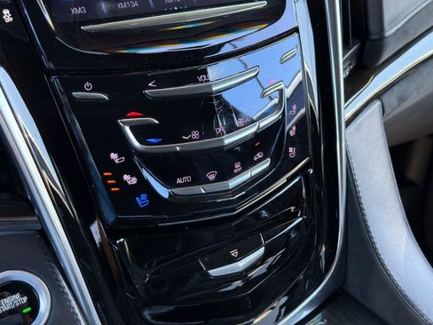 Used 2018 Cadillac Escalade Platinum AWD/4WD image 17