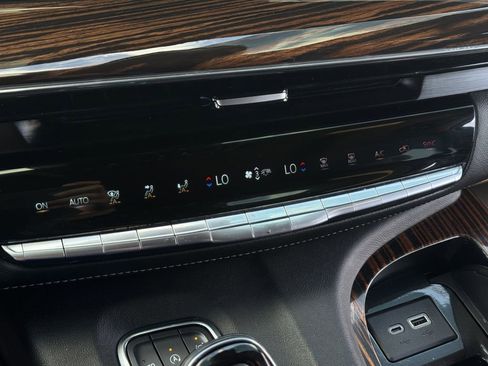 Used 2021 Cadillac Escalade Premium Luxury w/ Performance Package RWD image 19