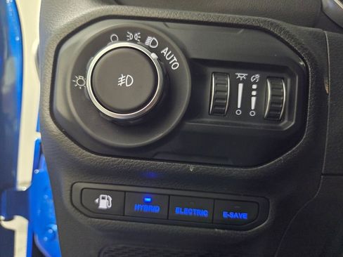 Used 2022 Jeep Wrangler Unlimited Sahara image 20