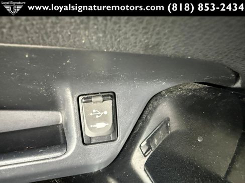 Used 2019 Toyota C-HR XLE FWD image 25