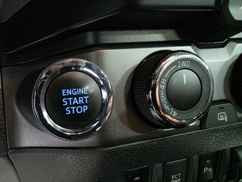 Used 2019 Toyota Tacoma TRD Sport w/ TRD Premium Sport Package AWD/4WD image 16