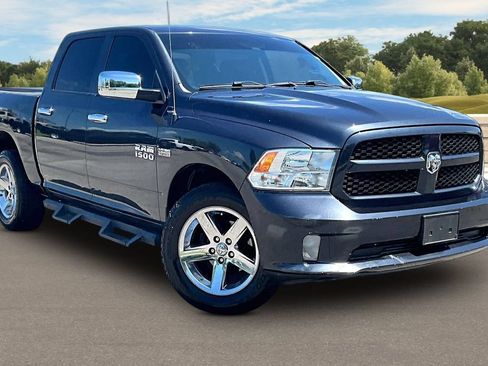 Used 2017 RAM 1500 Express w/ Express Value Package AWD/4WD image 2