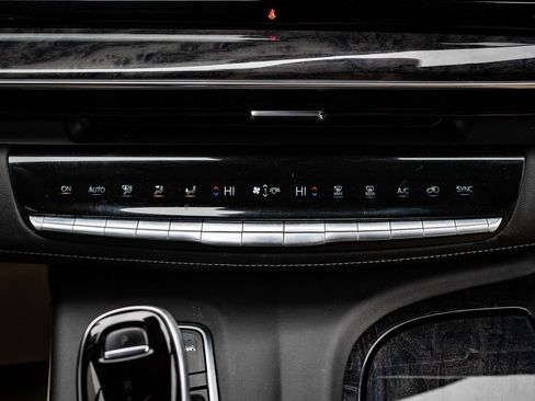 Used 2021 Cadillac Escalade ESV Premium Luxury image 39