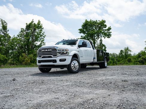 New 2026 RAM 4500 4x4 Crew Cab DRW w/ Laramie Trim Package image 1