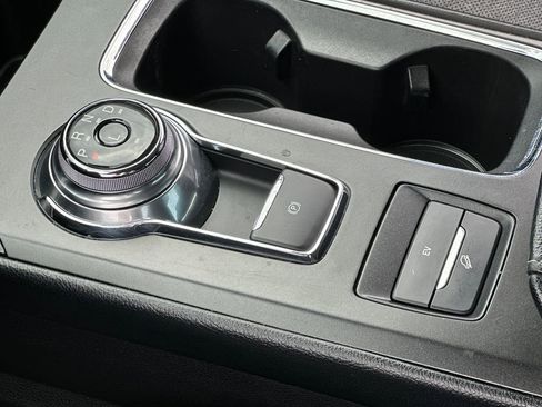 Used 2017 Ford Fusion Energi Titanium image 19