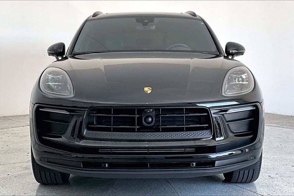 Used 2024 Porsche Macan w/ Premium Plus Package AWD/4WD image 3