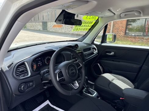 New 2023 Jeep Renegade Latitude image 16