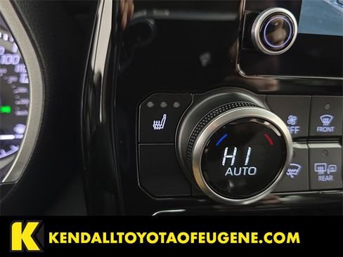 Used 2025 Toyota Highlander XLE image 15