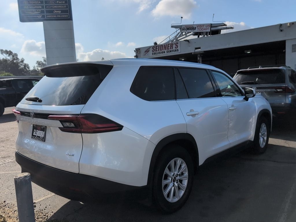 Certified 2025 Toyota Grand Highlander FWD image 2