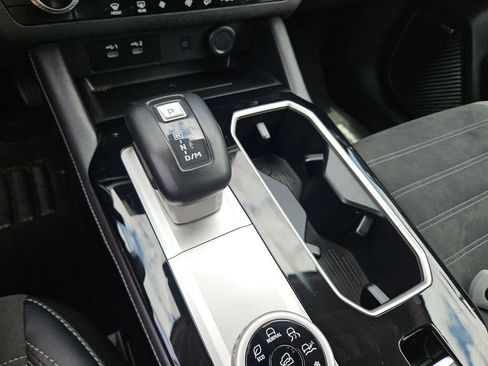 Used 2025 Mitsubishi Outlander SE AWD/4WD image 29