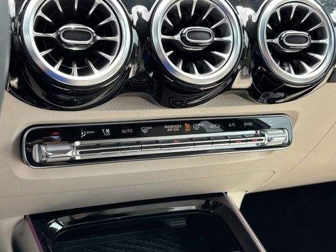 Used 2024 Mercedes-Benz GLB 250 image 29