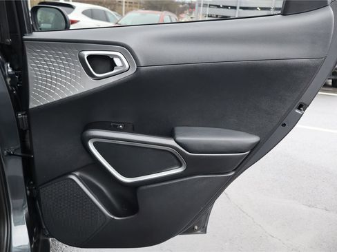 Certified 2023 Kia Soul LX w/ LX Technology Package image 31