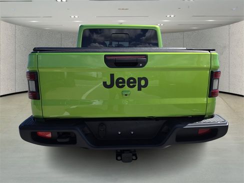 Used 2025 Jeep Gladiator Sport image 4