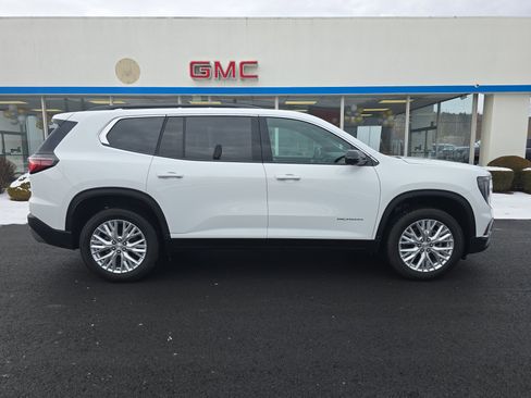 Used 2025 GMC Acadia Elevation w/ Elevation Premium Package image 2