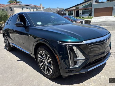 Used 2024 Cadillac Lyriq Luxury AWD/4WD image 2