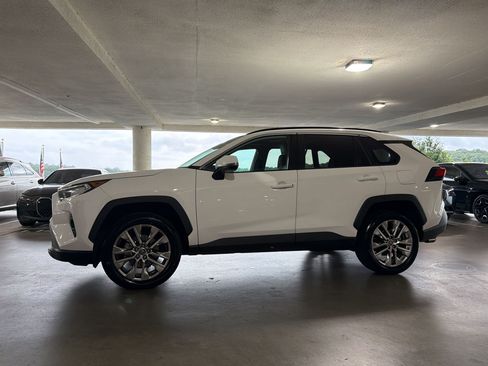 Used 2020 Toyota RAV4 XLE Premium FWD image 2
