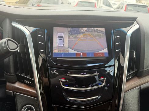 Used 2018 Cadillac Escalade Premium Luxury AWD/4WD image 16