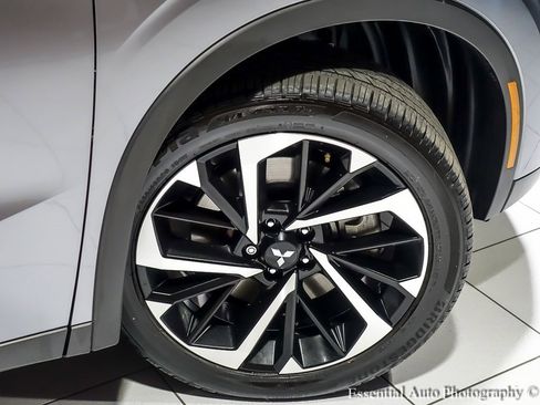 Used 2023 Mitsubishi Outlander SE image 12