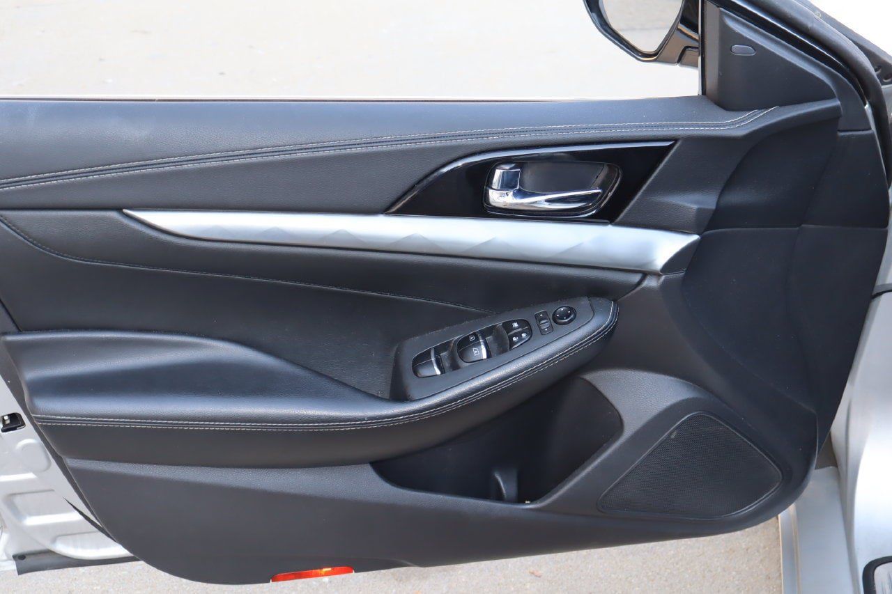 Used 2022 Nissan Maxima SV w/ Floor Mat Group FWD image 19