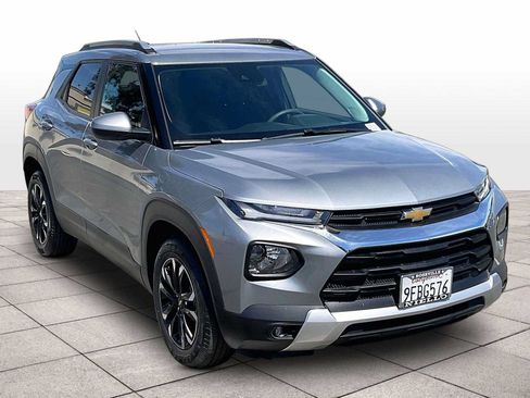 Used 2023 Chevrolet TrailBlazer LT FWD image 2