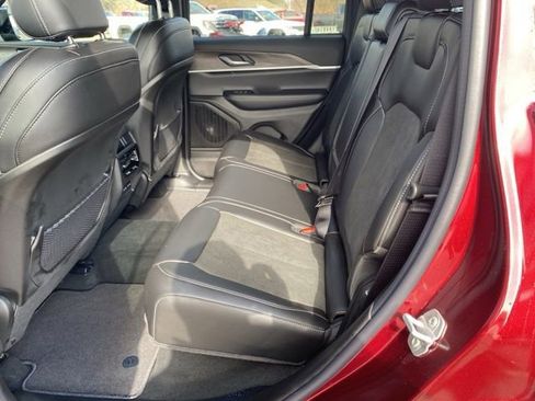 New 2026 Jeep Grand Cherokee Altitude image 24