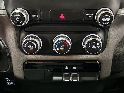 Used 2019 RAM 1500 Big Horn RWD image 39