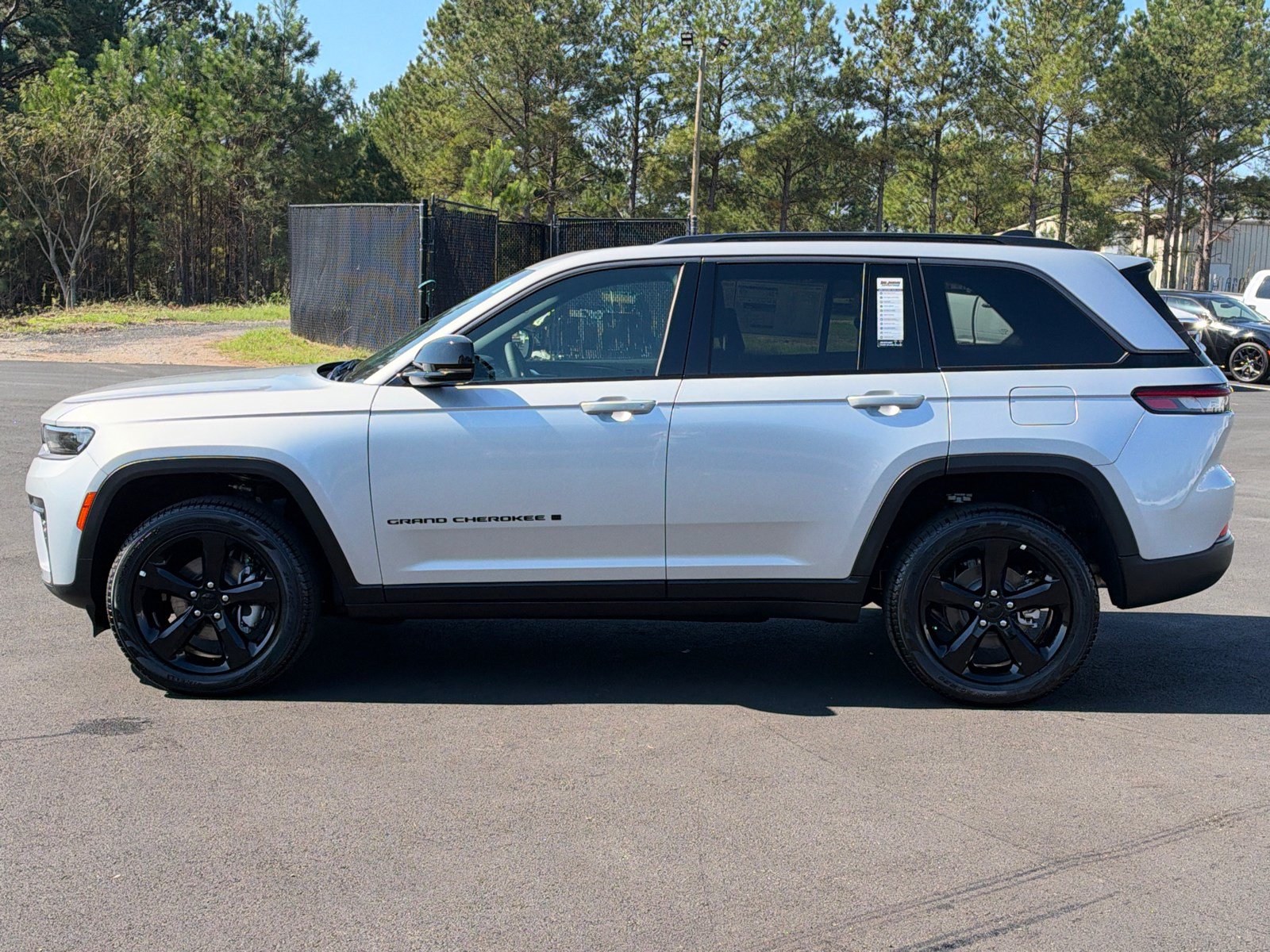 New 2026 Jeep Grand Cherokee Limited w/ Limited Altitude Package AWD/4WD image 8