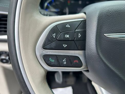 Used 2017 Chrysler Pacifica Platinum FWD image 19