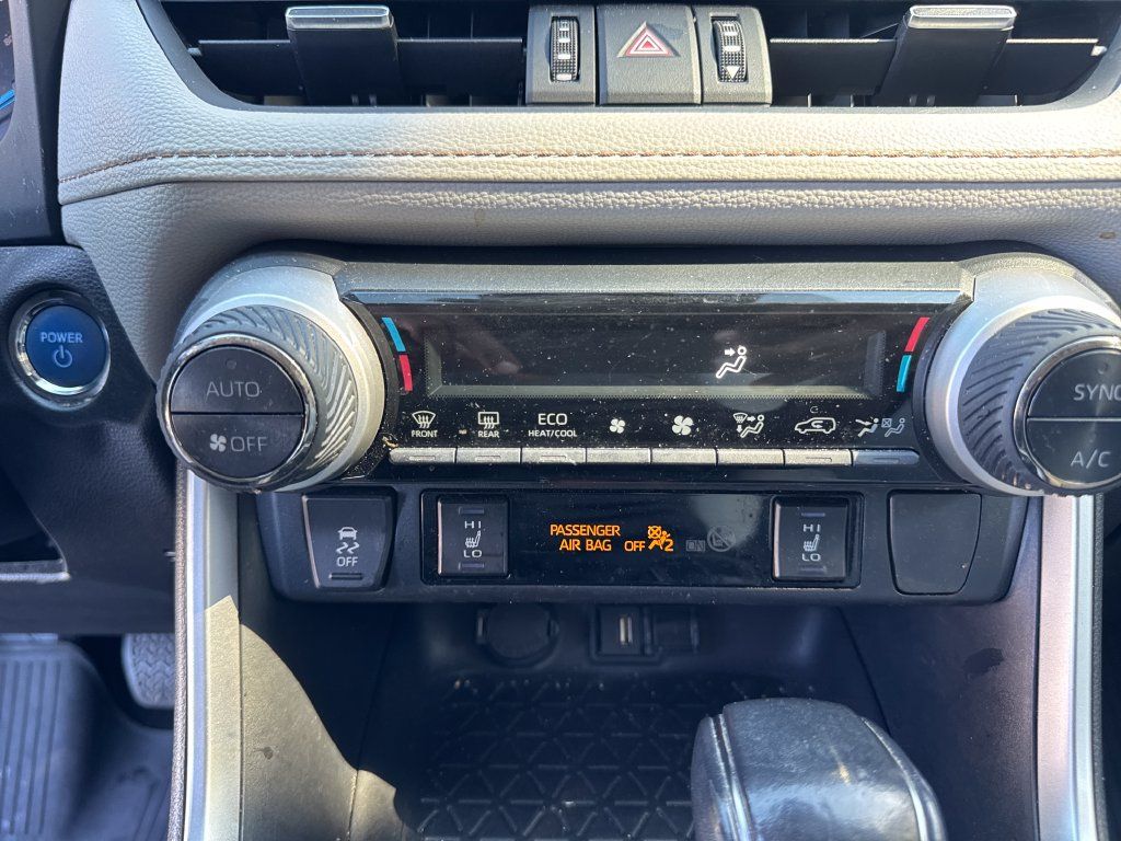 Used 2022 Toyota RAV4 XLE Premium AWD/4WD image 28
