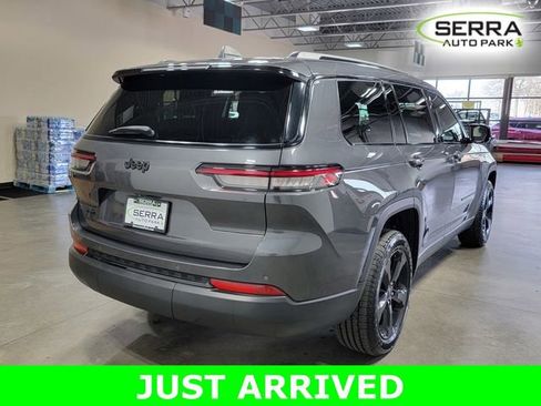 Used 2022 Jeep Grand Cherokee L Laredo image 5