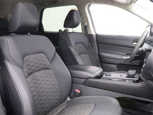 Used 2022 Nissan Pathfinder S image 18