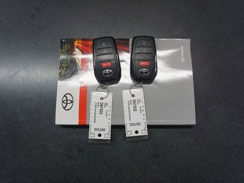 Used 2024 Toyota Prius Limited w/ Limited Premium Package FWD image 18