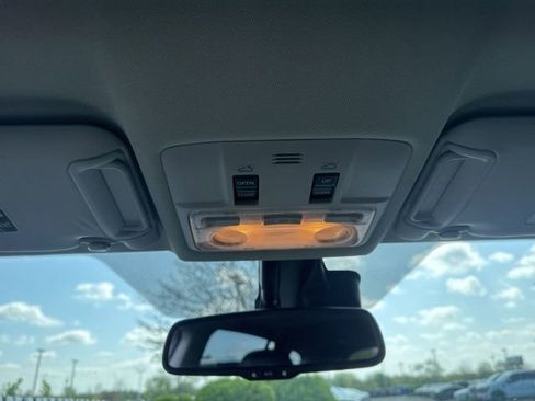 Used 2015 Toyota RAV4 Limited w/ Technology Package image 20