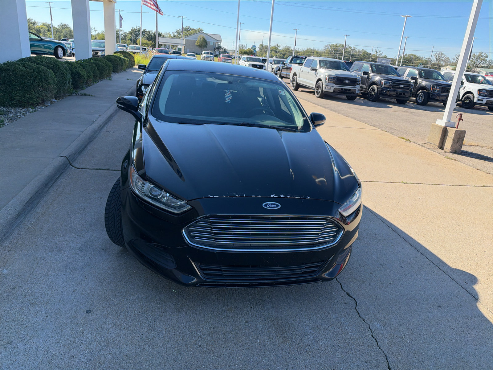 Used 2015 Ford Fusion SE FWD image 3