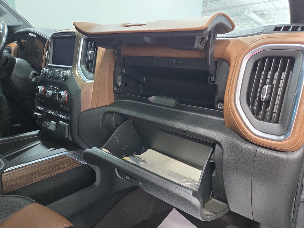 Used 2019 Chevrolet Silverado 1500 High Country w/ Technology Package AWD/4WD image 22