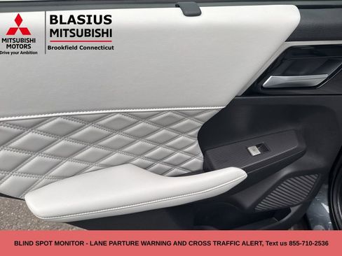 Used 2025 Mitsubishi Outlander SEL image 17