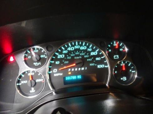 Used 2018 Chevrolet Express 2500 w/ Driver Convenience Package RWD image 29